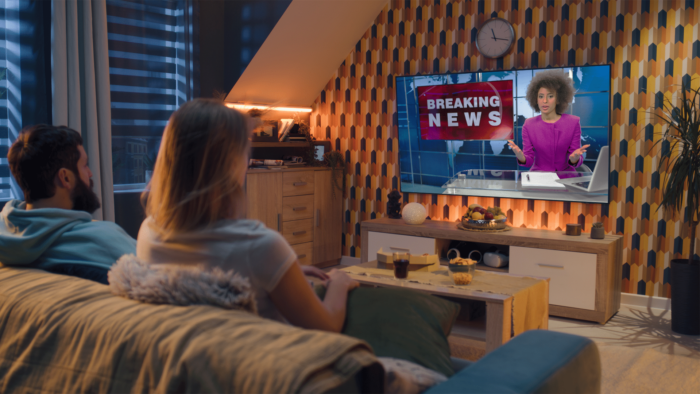 couple-watching-news
